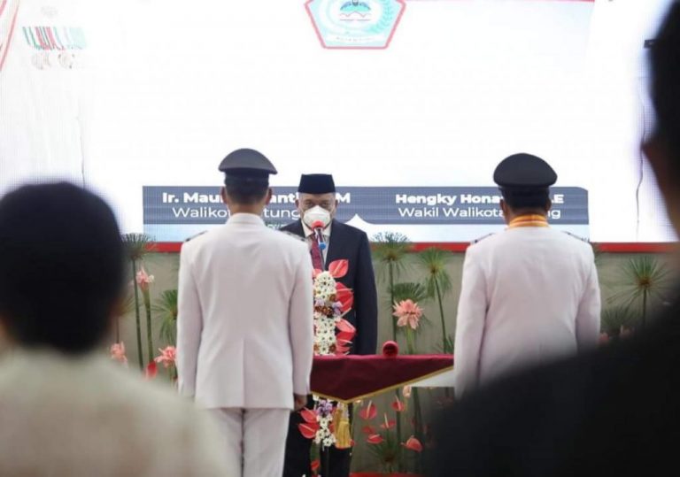 Gubernur Olly Atas Nama Presiden, Lantik Maurits Manitiri Walikota- Hengky Honandar Wawali Bitung Periode 2021-2024