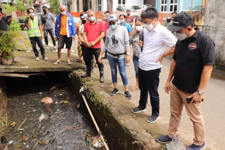 Walikota Andrei Tinjau Drainase dan Anak Sungai di Kecamatan Wenang