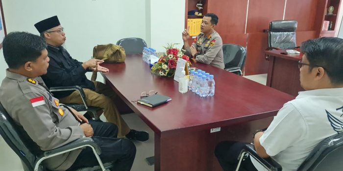 Kombes Pol Denny, turut hadir Wadirintelkam AKBP Satria Adrie Febrianto dan Dirtahti Polda Sulteng AKBP M. Taufik yang juga Kasatgas Preemtif Satgasops Madago Raya