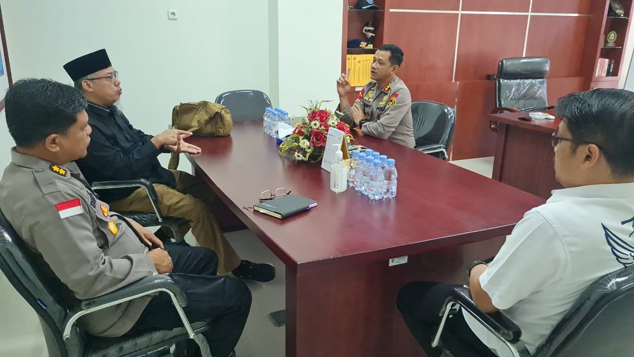 Kombes Pol Denny, turut hadir Wadirintelkam AKBP Satria Adrie Febrianto dan Dirtahti Polda Sulteng AKBP M. Taufik yang juga Kasatgas Preemtif Satgasops Madago Raya