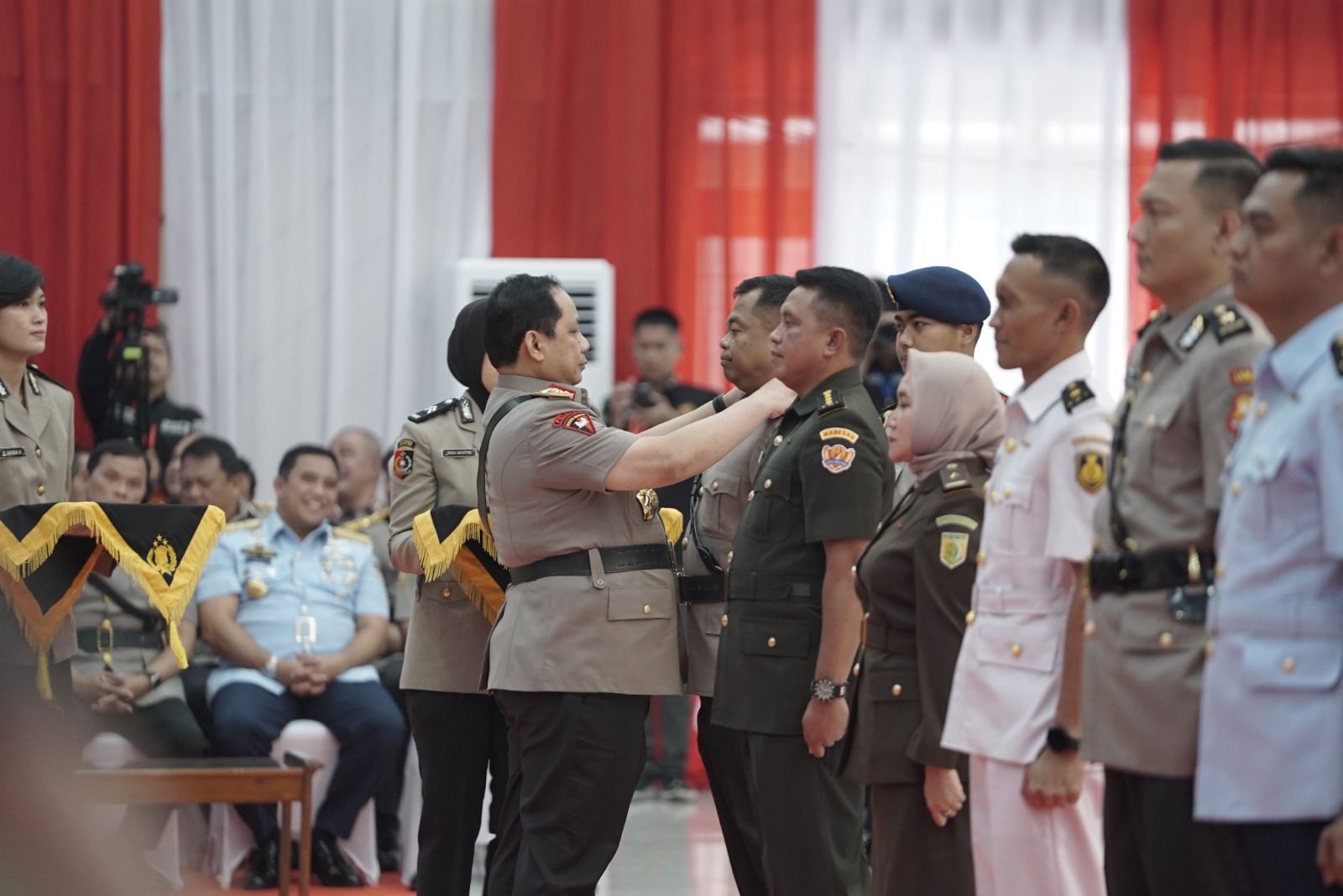 Wakapolri Komjen Pol Prof DR Gatot Eddy Pramono Msi memimpin upacara pembukaan pendidikan Sespimpti Dokreg 32, Sespimen Dikreg 63, dan Sespimma Dikreg 69 Tahun 2023, Selasa (14/3/2023).