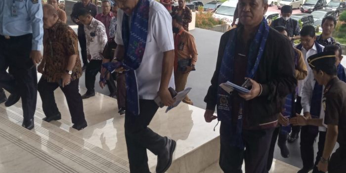 kunjungan kerja Komisi III DPR RI ke Kantor Kejati Sulawesi Tengah dihadiri, Anggota Komisi III dari Fraksi Partai Demokrat, Dr Benny Kabur Harman dan Dr Sarifuddin Sudding, Anggota dari Fraksi Pan.