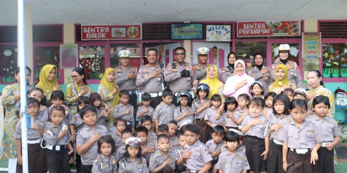 Direktorat Lalulintas (Ditlantas) Polda Sulawesi Tengah menggelar Polisi Sahabat Anak (Polsanak)
