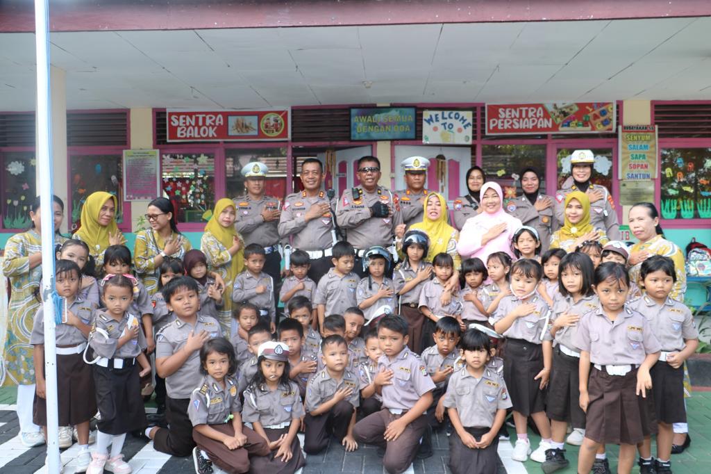 Direktorat Lalulintas (Ditlantas) Polda Sulawesi Tengah menggelar Polisi Sahabat Anak (Polsanak)