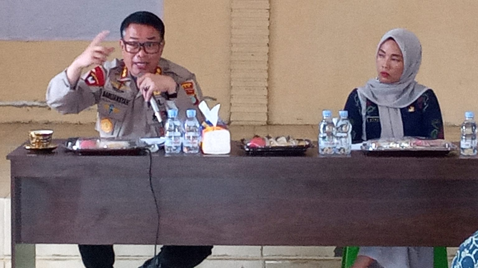 Kapolresta Palu Kombes Polisi Barliansyah,di kegiatan Jumat Curhat, Santai Bareng dan Curhat. di Kelurahan Lasoani Kecamatan Mantikulore, Kota Palu Kamis (4/5/2023).