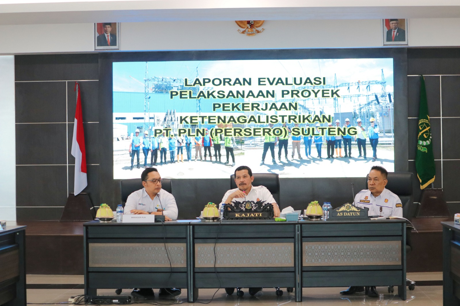 Kejati Sulteng Agus Salim, SH MH di kegiatan Laporan Evaluasi Pelaksanaan Proyek Pekerjaan Ketenagalistrikan PT PLN (Persero) Sulteng. Di Aula Kaili, Lantai 06 Kantor Kejaksaan Tinggi Sulawesi Tengah. Senin, (19/6/2023)