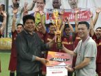 Wawali Sualang Tutup Lomba HUT Kota Manado. Dinas Dikbud Champion Lomba Futsal.