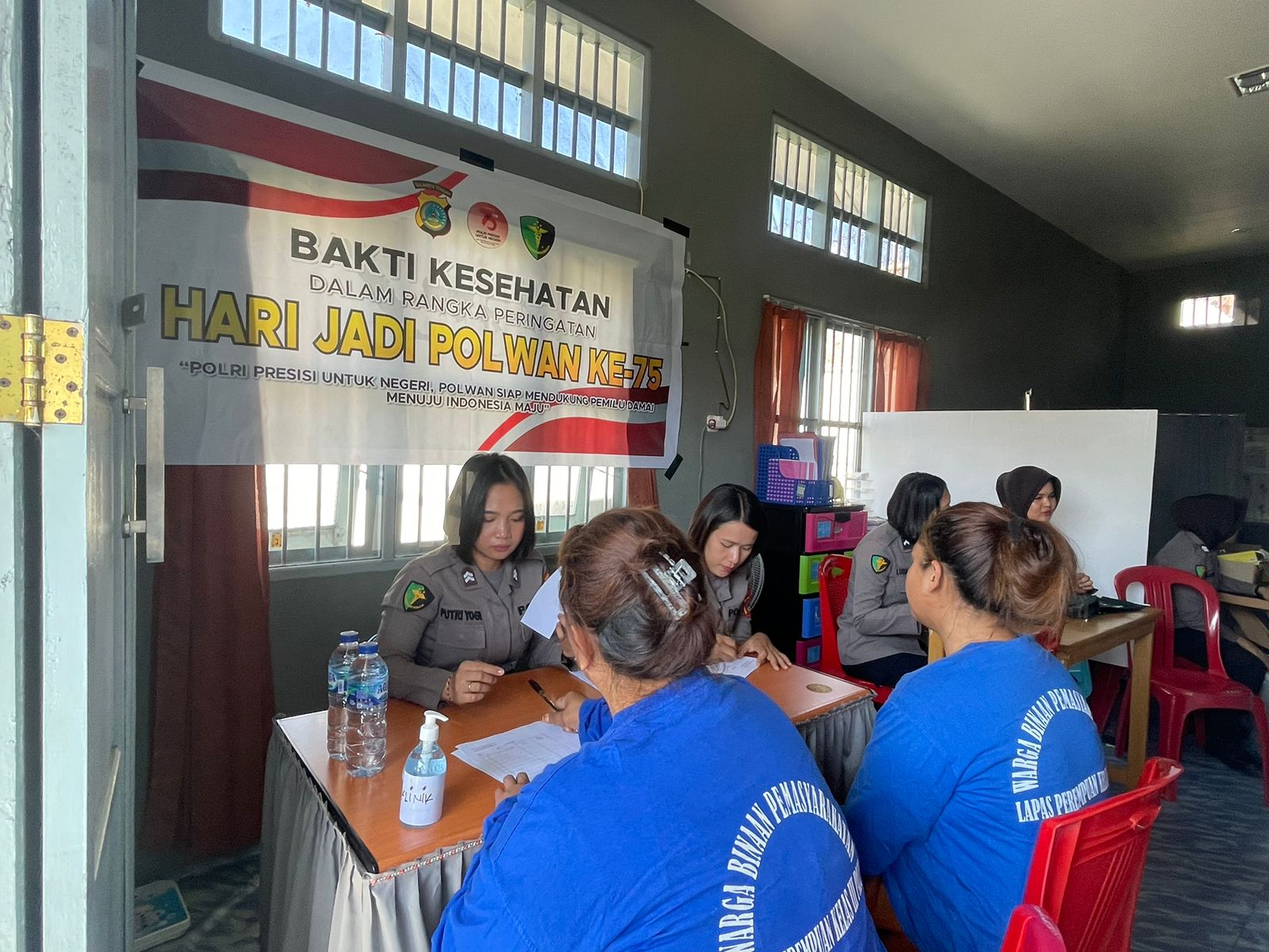 Diagnosa Warga Binaan Lapas, di HUT Polwan ke-75, Ini Daftar Penyakitnya Sebanyak 185 orang penghuni lapas dan 57 pegawai serta 3 orang balita dilakukan pemeriksaan kesehatan gratis, yang digelar Polisi Wanita (Polwan) Polda Sulawesi Tengah