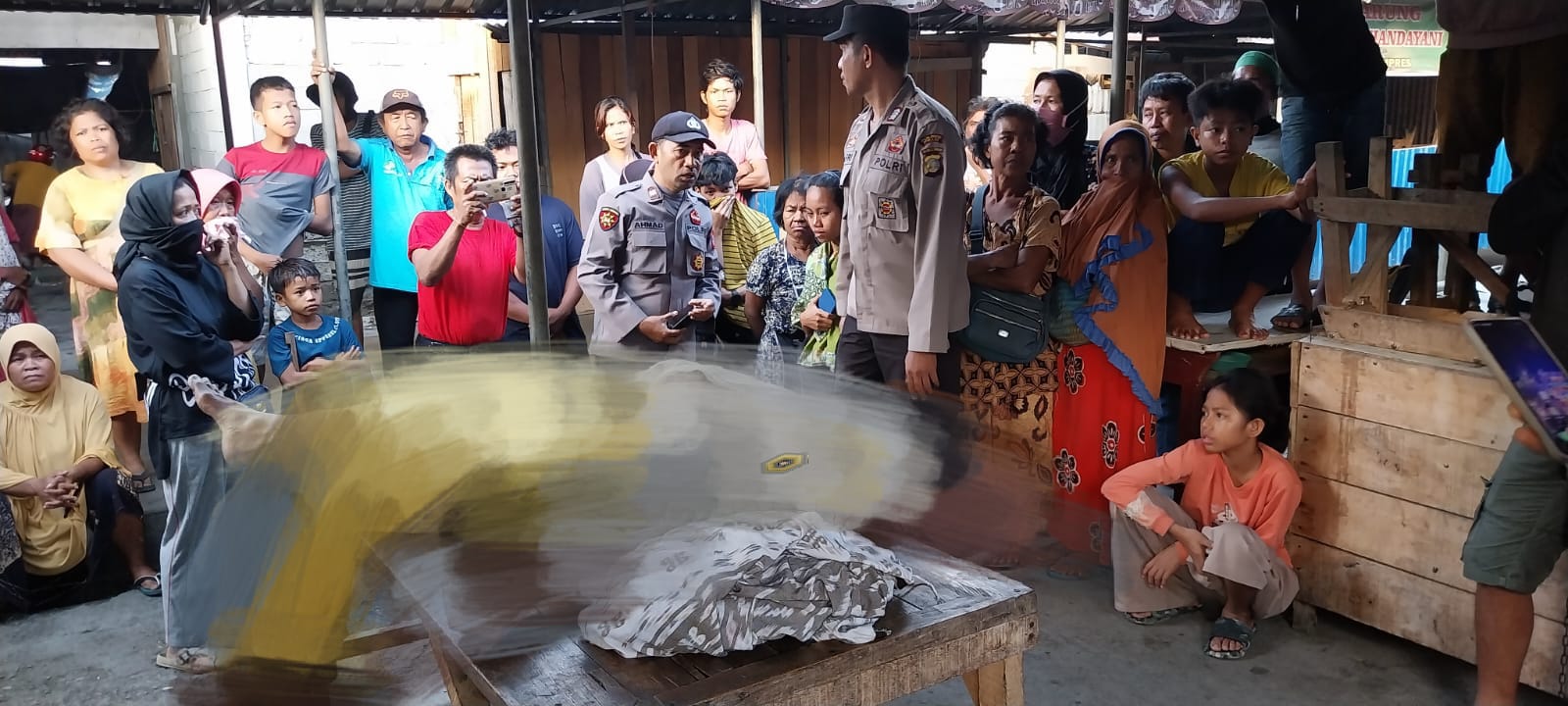 Lelaki ditemukan meninggal dipasar Inpres Manonda Palu. Foto Humas Polresta Palu