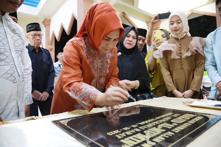 Wali Kota Tatong Bara Resmikan Masjid Al-Mu’min Mongkonai Barat