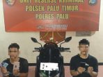 Kedua pelaku, WW(20), alias Wahyu dan RI (20), alias Aldi merupakan residivis kasus jambret dan begal tahun 2020. Kembali ditangkap kasus jambret. Foto: Humas Polsek Palu Timur, Polresta Palu