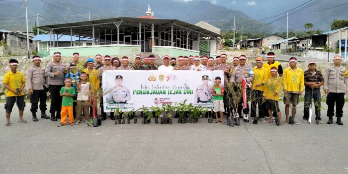 Sebanyak 50 pohon ditanam anggota personel Kepolisian Sektor (Polsek) Palu Barat Bersama unsur Kecamatan Palu Barat, di HUT Kemerdekaan RI ke 78