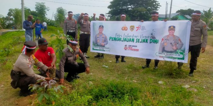 Sebanyak 800 Pohon di Tanam Personel Polresta Palu Demi Lestarikan Lingkungan. Foto : Humas Polresta Palu