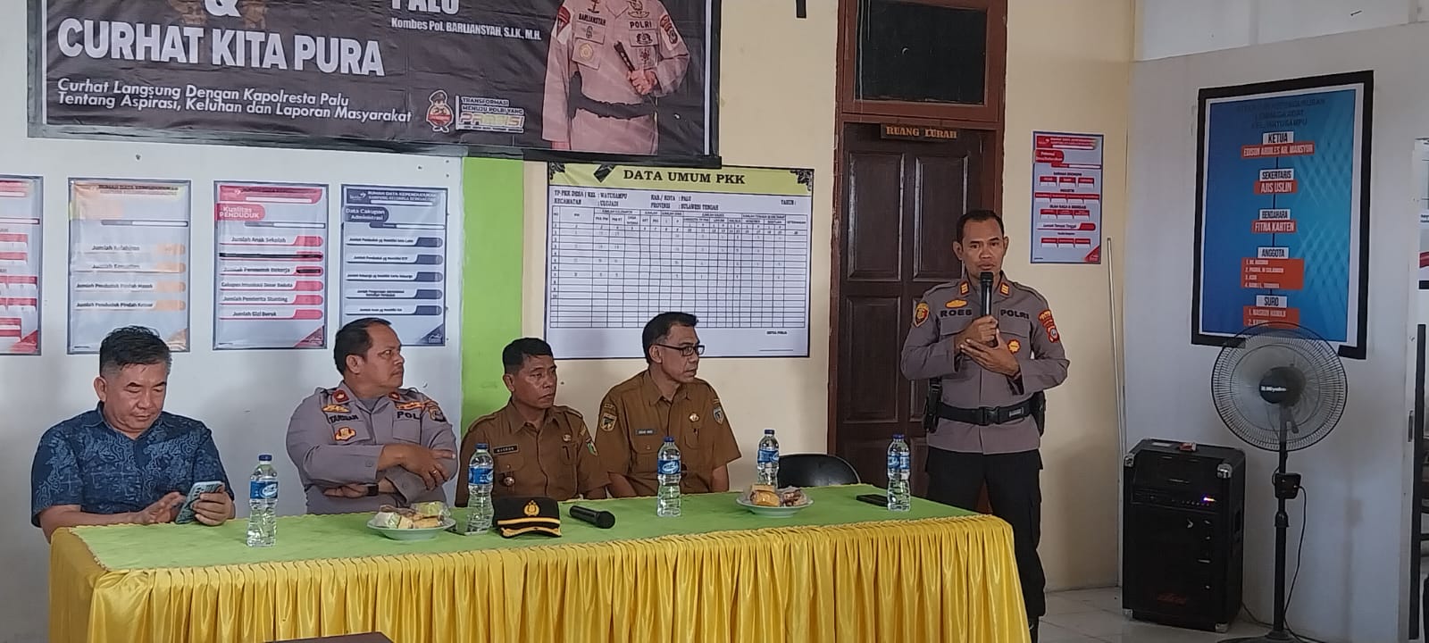 ‘Santai Bareng dan Curhat Kita Pura’ bersama Kapolresta Palu, yang digelar Polsek Palu Barat di Aula kelurahan Vatusampu Kecamatan Ulujadi Kota Palu. Foto : Humas Polsek Palu Barat, Polresta Palu