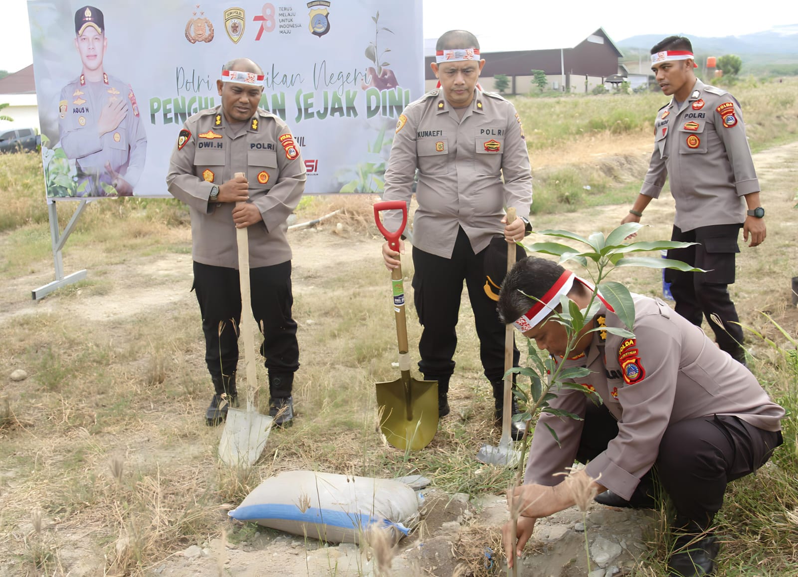 Dukung Program Penghijauan, Polda Sulteng Tanam 5.690 Bibit Pohon di Momen HUT RI ke-78. Foto: Humas Polda Sulteng