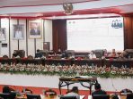 Penjelasan Tumiwa mengenai SD dan SMP Pungli saat pembahasan di Paripurna DPRD Kota Manado
