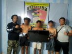 Tiga pelaku pencuran barang elektronik di amankan di Mako Polsek Palu Barat. Foto : Humas Polsek Palu Barat, Polresta Palu