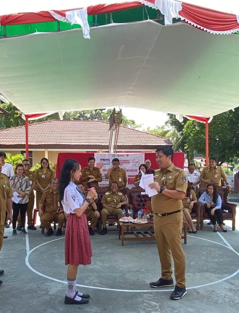 Tinjau Perekaman KTP dan KIA di SMKN 1 Amurang, Wagub Kandouw Berpesan Gunakan Sebaik Mungkin