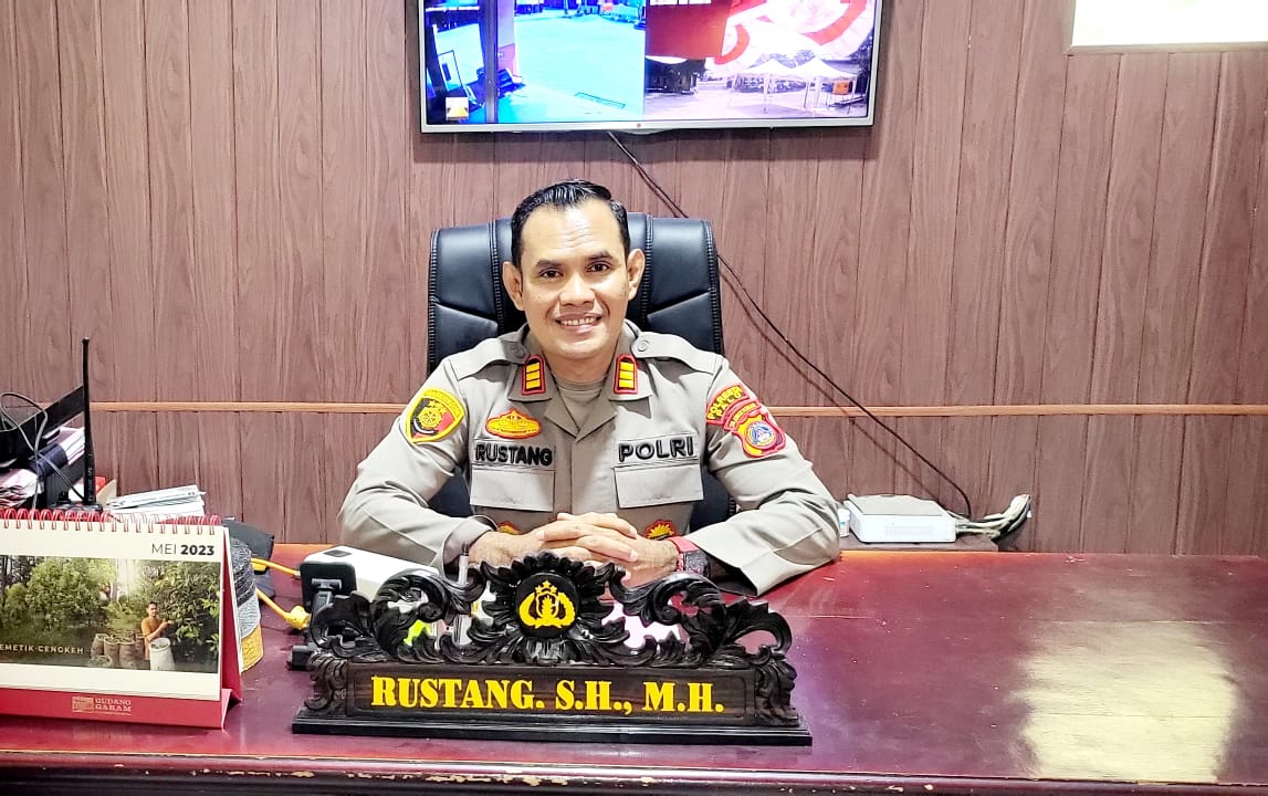 Kapolsek Palu Barat, AKP Rustang, SH MH. Foto: Ist RN