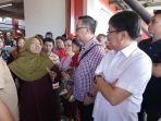 Wali Kota Manado Andrei Angouw dan Dirut PD Pasar Manado Lucky Senduk Pantau Pasar Murah
