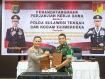 Kapolda Sulateng Irjen Pol. Dr. Agus Nugroho, SIK, SH, MH bersama Panglima Kodam XIII Merdeka Mayjen TNI Legowo WR. Jatmiko, SIP, MM berkesempatan melakukan penanda tanganan Perjanjian Kerjasama di Rupatama Polda Sulteng, Rabu (13/12/2023). Foto Dok : Polda Sulteng