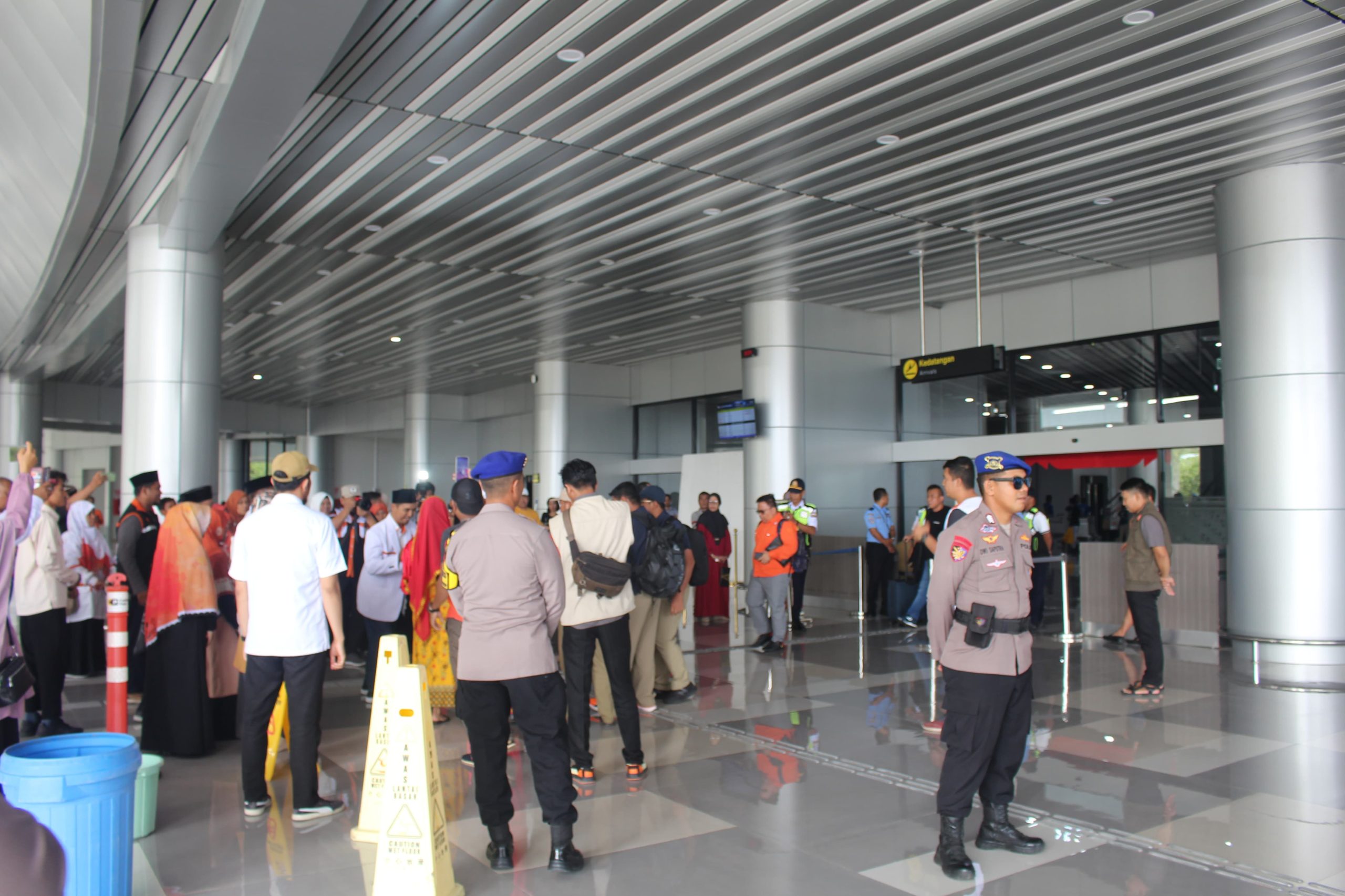 situasi pengamanan kedatangan ketum PKS ke Palu. Foto Dok : Humas Polda Sulteng
