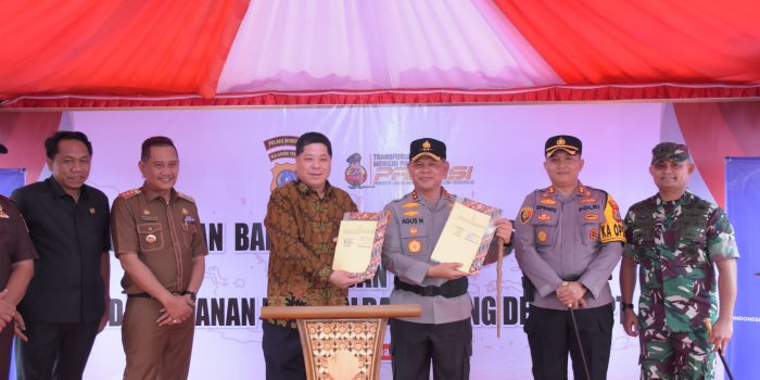 Kapolda Sulawesi Tengah Irjen dr Agus Nugroho meresmikan gedung Pusat Pelayanan Kepolisian Terpadu (SPKT) Polres Morowali, Ruang Pelayanan Penerbitan Surat Keterangan Polisi (SKCK) dan Ruang Satuan Penyelenggara Administrasi SIM (Satpas). Selasa (30/1/2024).