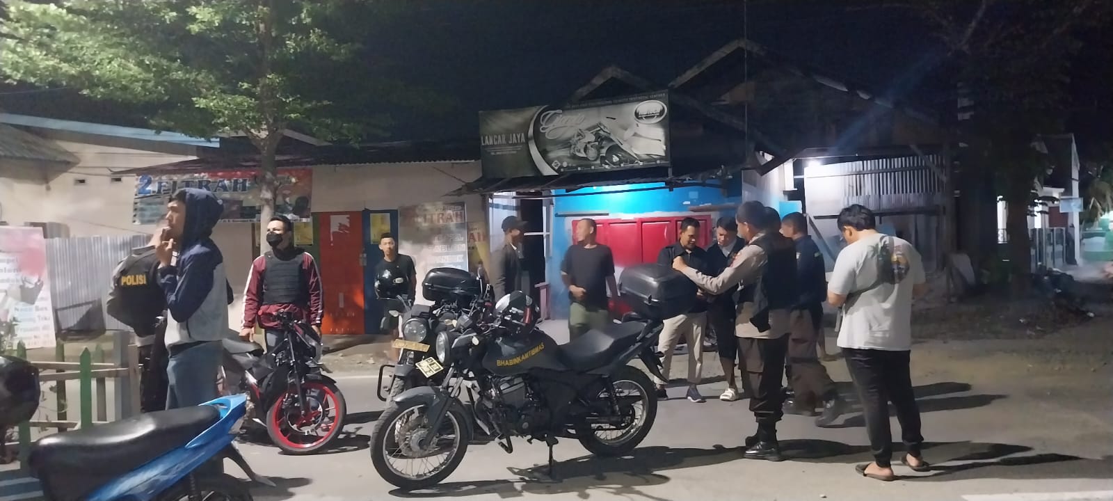 Kapolsek Palu Barat bersama personel Polsek Palu Barat dan Polsek Palu Selatan serta unit razia Polres Palu mendatangi TKP