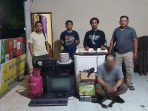 Anggota Polsek Palu Barat saat menangkap pelaku Y bersama BB. Foto : Istimewa