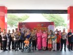 Kapolda Sulteng bersama Ibu dan para PJU saat berkunjung di Mapolres Sigi membantu masyarakat dan penyandang Wujud Nyata Kehadiran Polisi, Kapolda Sulteng Bantu Penyandang Disabilitas. Foto : Istimewa