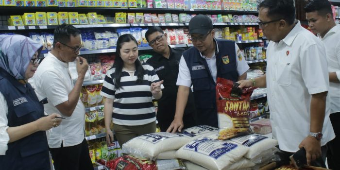 Tim Satgas Pangan Polda Sulteng Bersama Dinas Perindakop Sulteng lakukan pemantauan ketersediaan bahan pokok beras dan harga