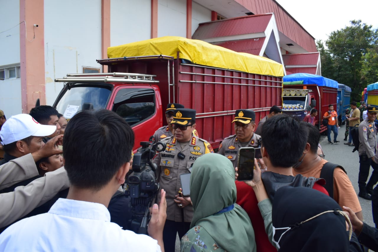 Kapolresta Palu Kombes Pol. Barliansyah, SIK MH saat memberikan penjelasan dihadapan para jurnalis.