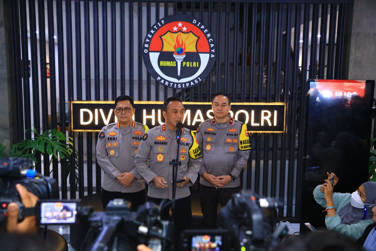 masa tenang Polri menghimbau tetap menjaga persatuan dan kesatuan, untuk bersama-sama menciptakan keteduhan dan kondusivitas menjelang pencoblosan