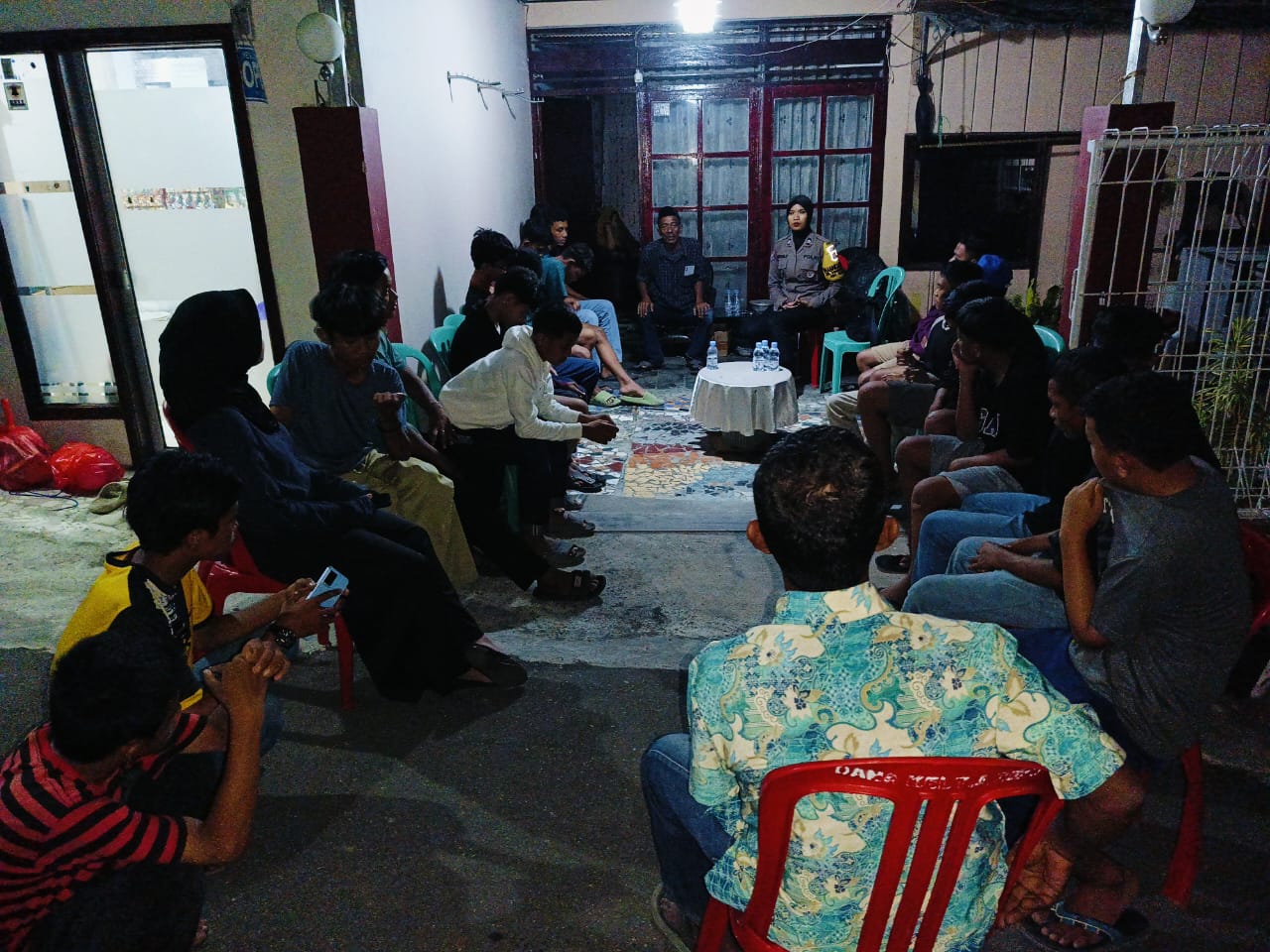 pembinaa1 Aparat Kepolisian Palu Barat saat memberikan pembinaan ke para anggota geng motor agar lebih bermanfaat bagi masyarakat, bangsa dan negara