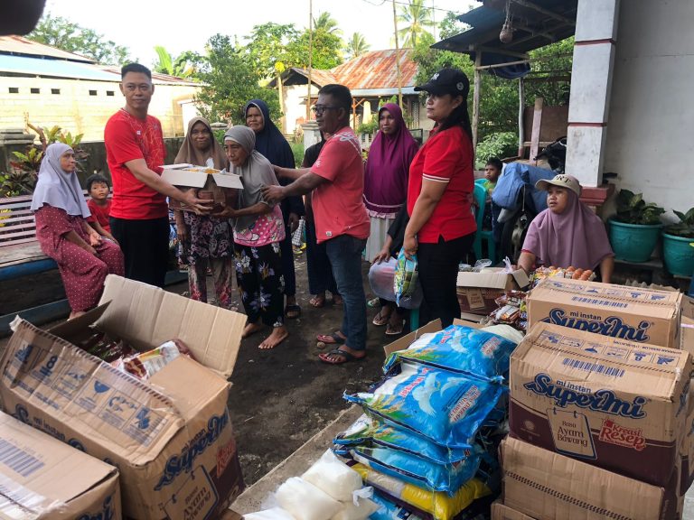 Gerak cepat, Camat Parengkuan Beri Bantuan Kepada Korban Bencana Banjir Di Likbar
