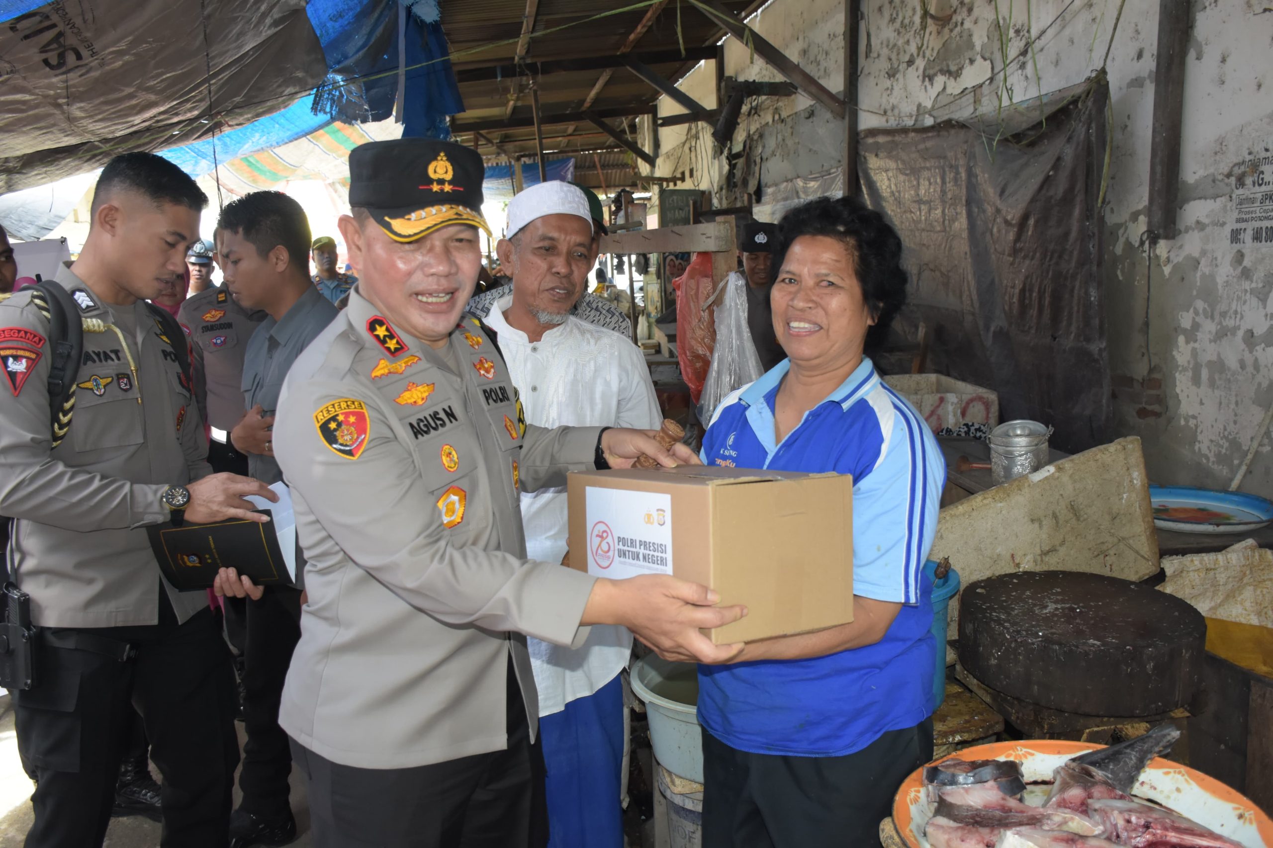 Kapolda Sulteng Irjen Pol. Dr Agus Nugroho berbagi kasih di momen HUT Bhayangkara ke 78