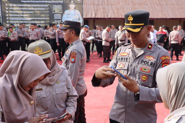 Wakapolres Kotamobagu Razia Ponsel Personil, Sasar Judi Online dan Penggunaan Aplikasi Tak Pantas