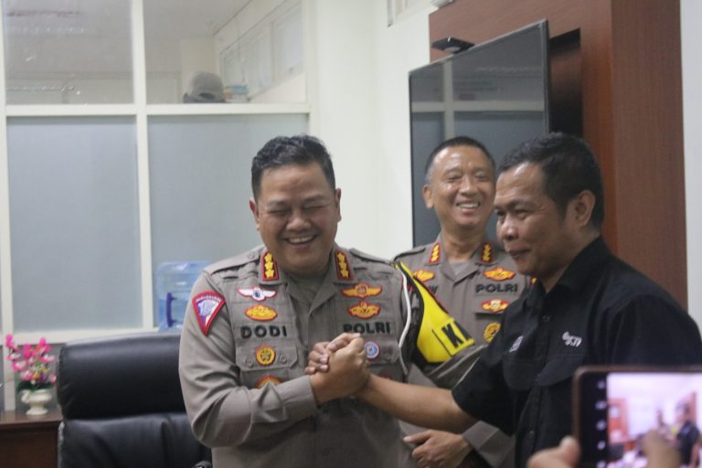 Dirlantas Polda Sulteng dan Kabiro SCTV berdamai.