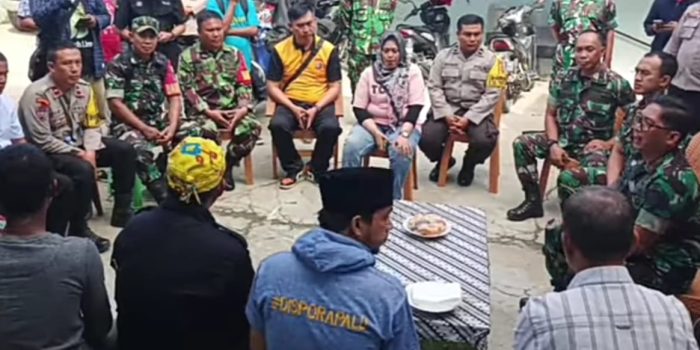 Komandan Pangkalan Udara (Danlanud) Hasanuddin, Marsekal Pertama TNI Bonang Batuaji bertemu langsung dengan keluarga Jerni, korban penembakan