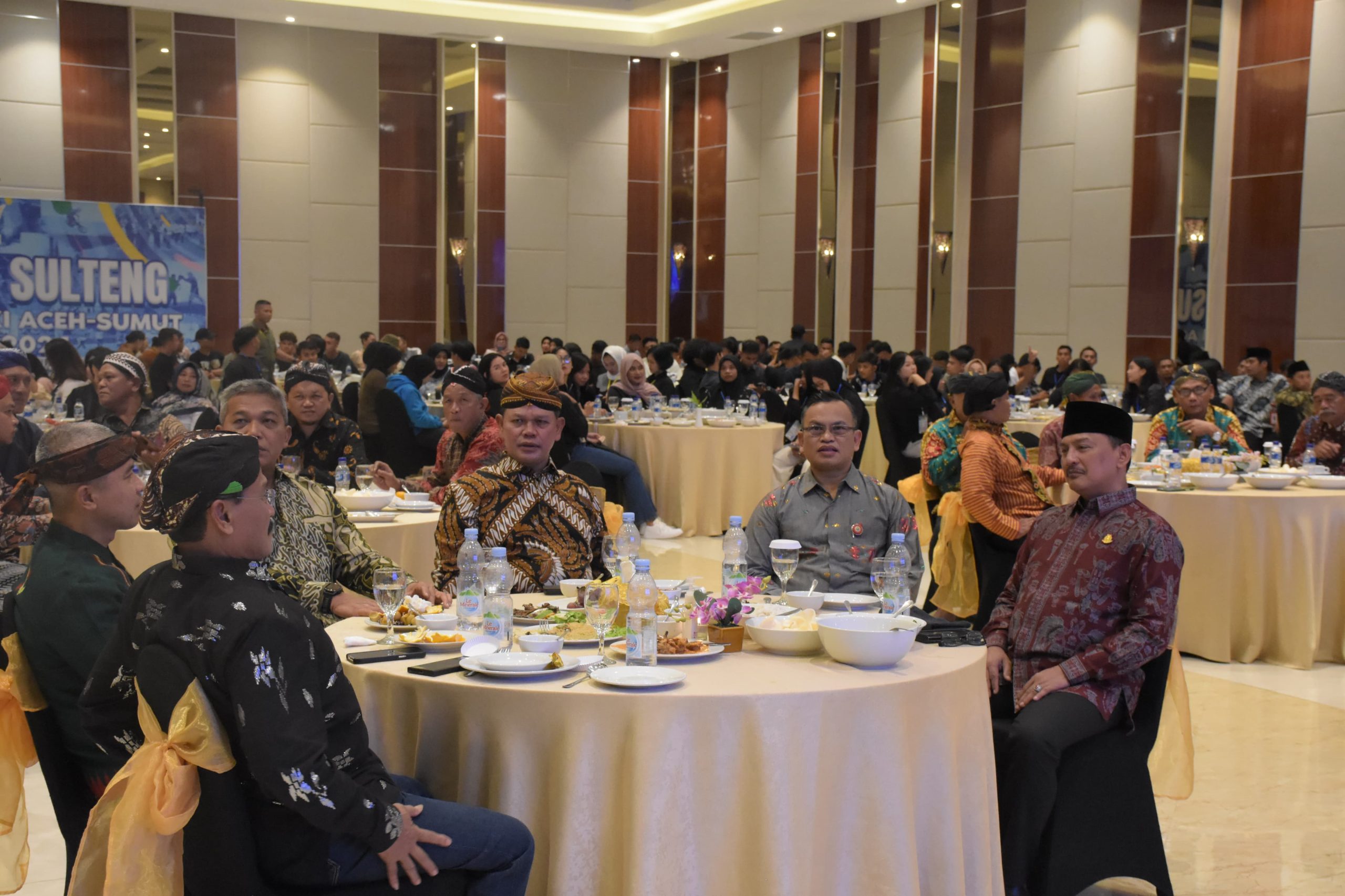 Pertunjukan Wayang Kulit, dan Jamuan Makan Atlet PON PON XXI di Aceh Sumut.