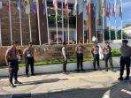 kepolisian kembali memperkuat penjagaan kantor KPU dan Bawaslu Sulteng jelang penetapan paslon dan penetapan nomor urut cagub/cawagub 2024. Suarasulut.com