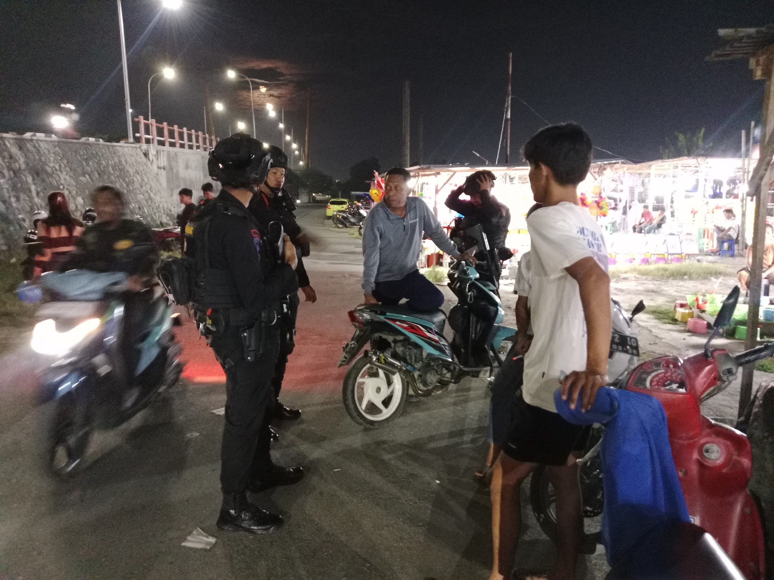 Tim Patra Satbrimob Polda Sulteng melakukan patroli Kamtibmas dibeberapa titik di Kota Palu. (Suarasulut/RN)