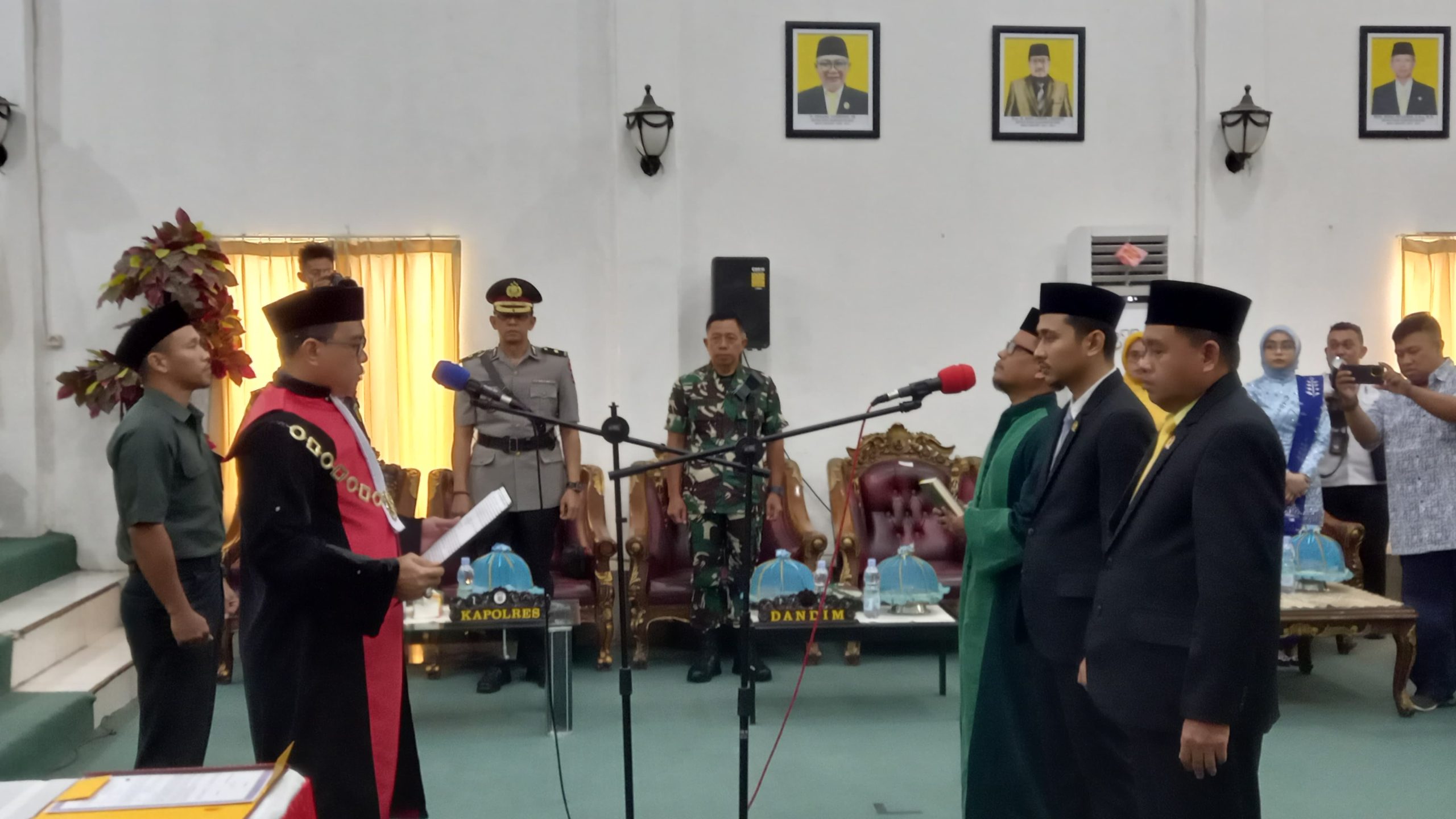 Wakapolres Sigi hadiri pelantikan Pimpinan DPRD Sigi. (Suarasulut.com/RN)