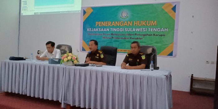 Asisten Intelijen (Asintel) Kejati Sulteng Ardi Suriyanto, SH, MH dan Kasi Penkum Kejati Sulteng Laode Abd. Sofian, S.H., M.H dalam kegiatan Penerangan Hukum di Untad Palu (Suarasulut.com/RN)