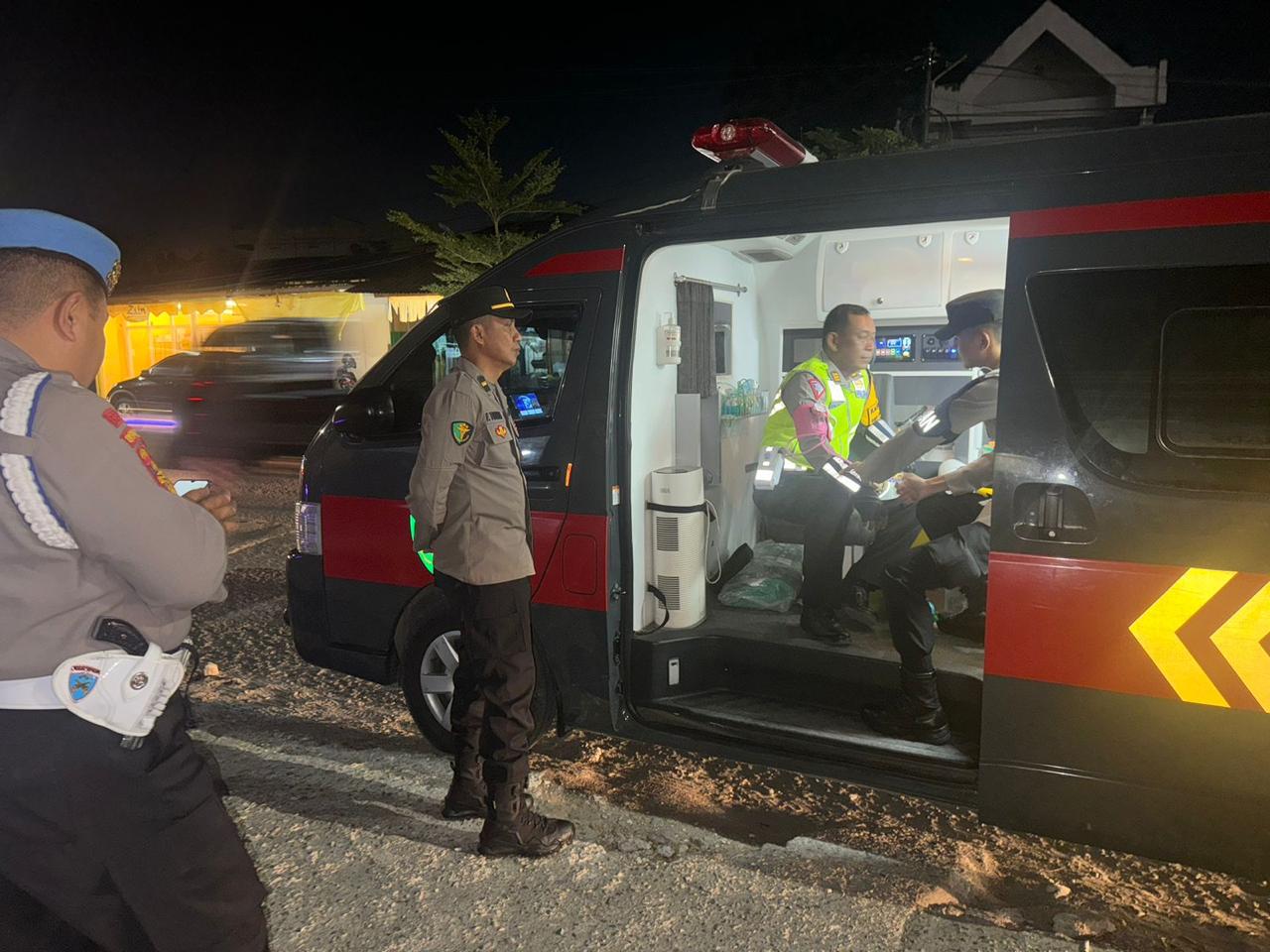 Polisi Siapkan Ambulans Antisipasi Gangguan Kesehatan Saat Kampanye. (Suarasulut.com/RN)