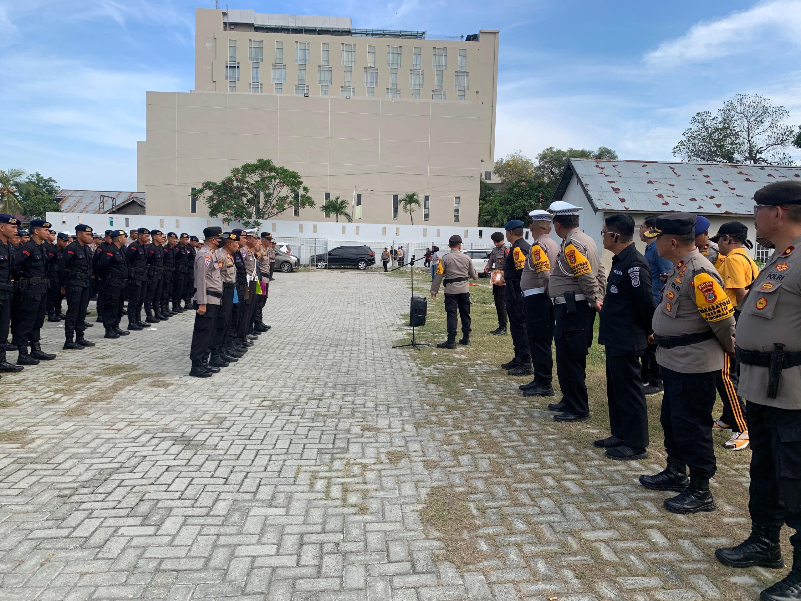 Persiapan pengamanan Debat Kedua Gubernur Sulteng dan Wakilnya. (Suarasulut.com/RN)