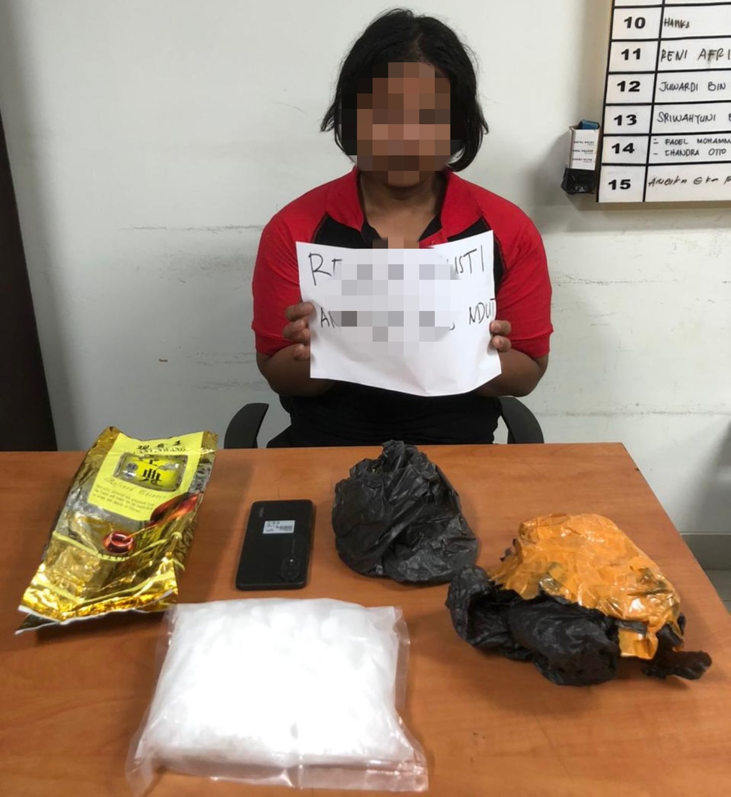 Pelaku dan Barang Bukti diamankan Polda Sulteng. (Suarasulut.com/RN)