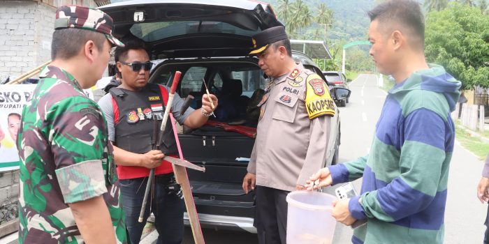 Petugas Amankan Puluhan Senjata Tajam dari rumah warga di dua Desa Kabupaten Sigi Sulawesi Tengah. (suarasulut.com/RN)