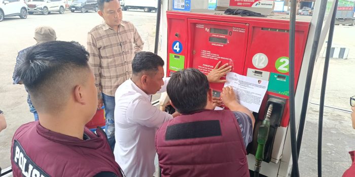 Polisi Segel Nosel Dispenser SPBU di Kota Palu Diduga Lakukan Kecurangan