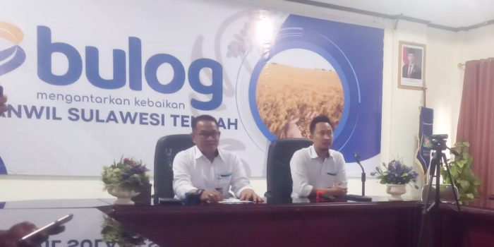 Penyaluran bantuan Pangan berupa beras di Kota Palu. (Suarasulut.com/Ist)